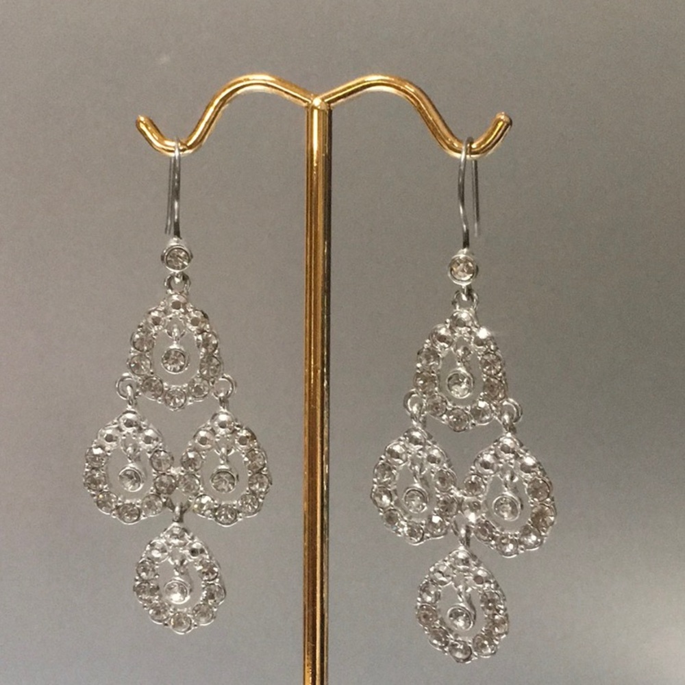VINTAGE Metallic silver statement earrings pierced chandelier rhinestones
Luxe - Picture 9 of 9